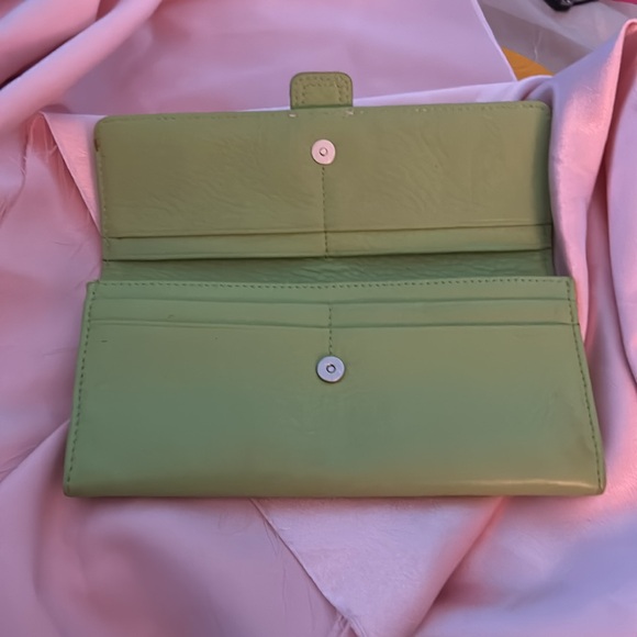 Lime green Talbots leather wallet - Picture 3 of 8